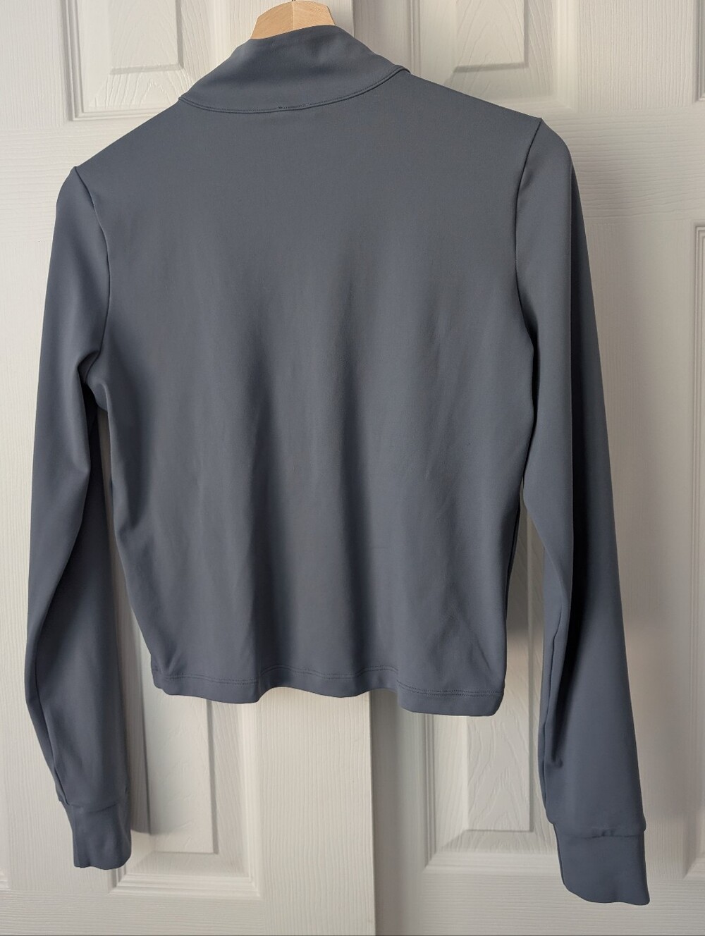 Vuori Studio Half Zip Cropped Quarter-Zip Top in Slate Blue Long Sleeve, size M - Picture 3 of 11
